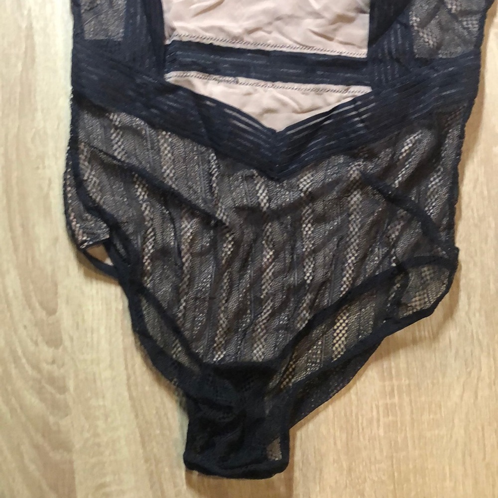 Vince Camuto Lace Bodysuit - Picture 4 of 5